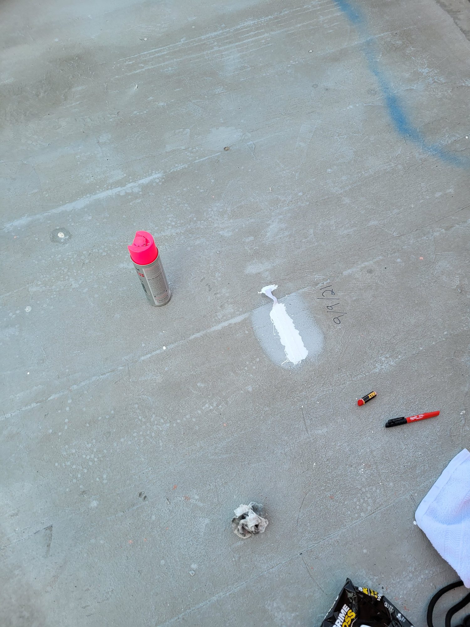 Adhesion test on a coated low-slope roof