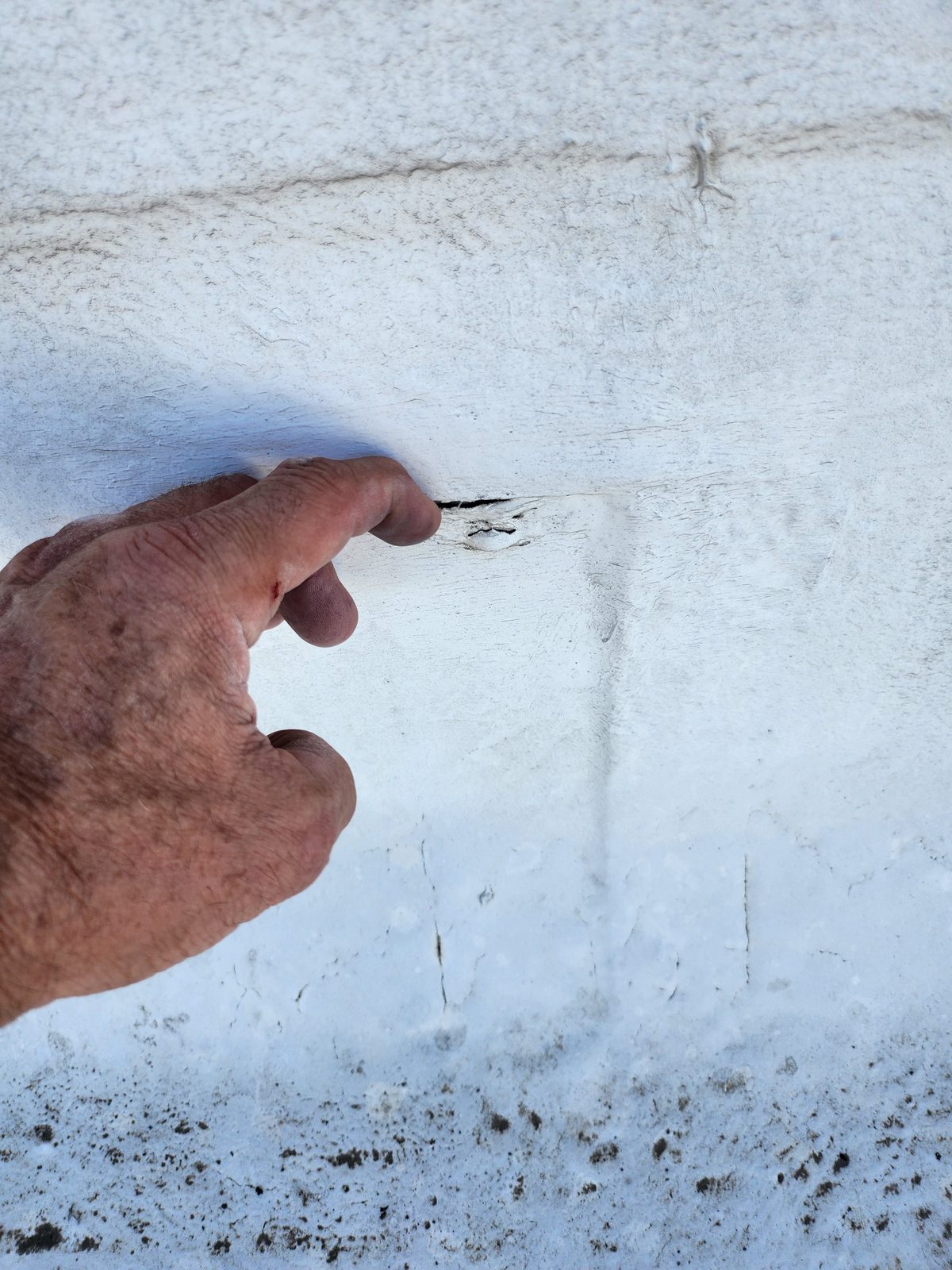 Split in a coated roof
